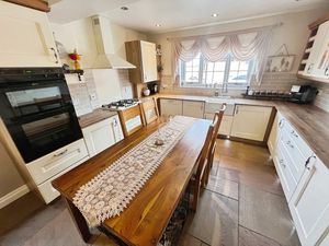 Kitchen dining room- click for photo gallery
